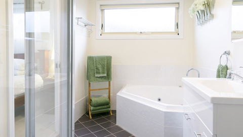 One Tree Bed And Breakfast - Accommodation Redcliffe 9