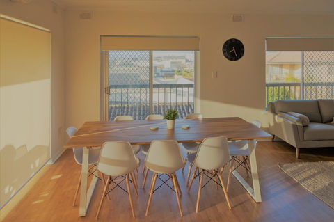 Henley Beach South, Amazing Views, Huge Private Balcony! - Accommodation Redcliffe 10