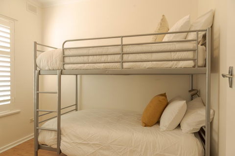 Henley Beach South, Amazing Views, Huge Private Balcony! - Accommodation Redcliffe 8
