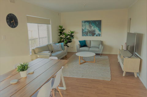 Henley Beach South, Amazing Views, Huge Private Balcony! - Accommodation Redcliffe 5