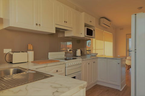 Henley Beach South, Amazing Views, Huge Private Balcony! - Accommodation Redcliffe 16