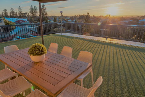 Henley Beach South, Amazing Views, Huge Private Balcony! - Accommodation Redcliffe 0