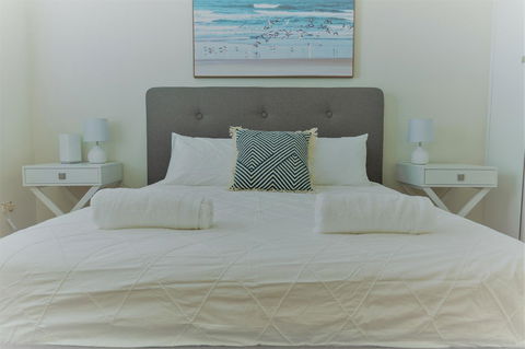 Henley Beach South, Amazing Views, Huge Private Balcony! - Accommodation Redcliffe 6