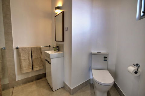 Cloudscape Apartment No 2 - Accommodation Redcliffe 6