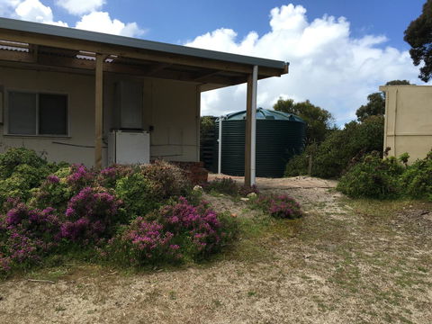 Camelot - Accommodation Redcliffe 1