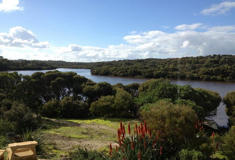 Camelot - Accommodation Redcliffe 4