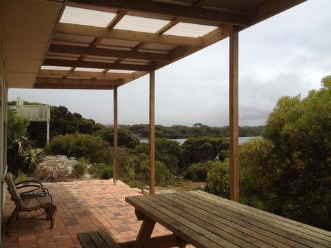 Camelot - Accommodation Redcliffe 0