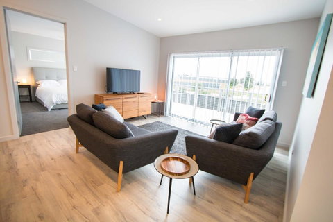 Wellington Lake Retreat - Accommodation Redcliffe 4