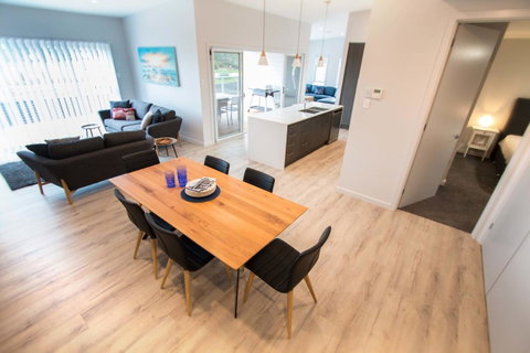 Wellington Lake Retreat - Accommodation Redcliffe 0