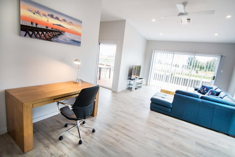 Wellington Lake Retreat - Accommodation Redcliffe 7