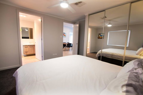 Wellington Lake Retreat - Accommodation Redcliffe 12