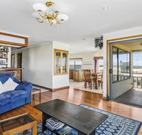 Rocks Retreat House with Sea Views - Accommodation Redcliffe