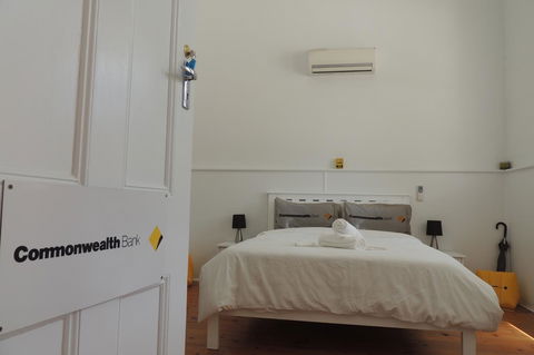 Wozza's B&B - Accommodation Redcliffe 18