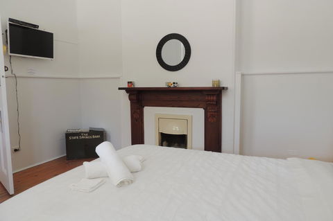 Wozza's B&B - Accommodation Redcliffe 25