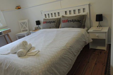 Wozza's B&B - Accommodation Redcliffe 38