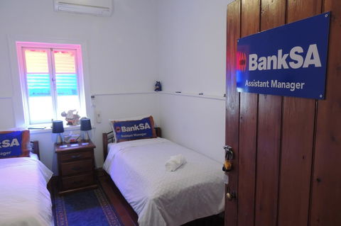 Wozza's B&B - Accommodation Redcliffe 7