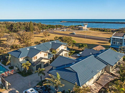 Casuarina 1 - Accommodation Redcliffe 13