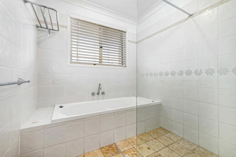 Casuarina 1 - Accommodation Redcliffe 9