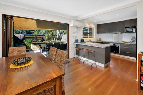Casuarina 1 - Accommodation Redcliffe 4