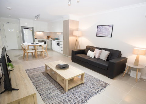 Yaran Suites - Accommodation Redcliffe 13