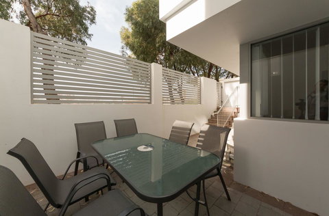 Yaran Suites - Accommodation Redcliffe 21