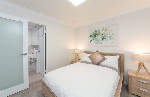 Yaran Suites - Accommodation Redcliffe 17