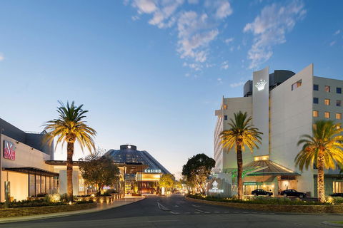 Crown Promenade Perth - Accommodation Redcliffe 11