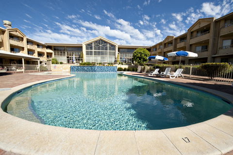 Abbey Beach Resort - Accommodation Redcliffe 1