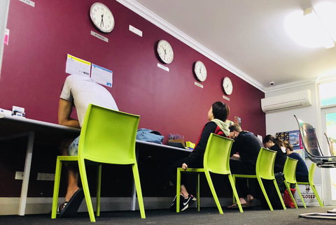 The Emperors Crown Hostel - Accommodation Redcliffe 2