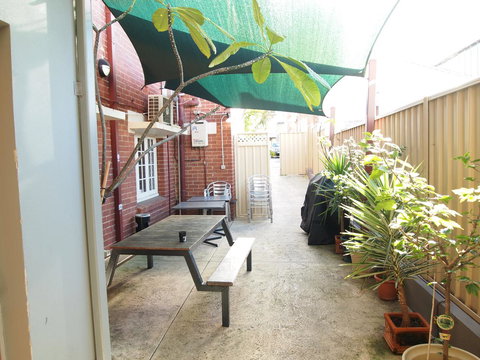The Emperors Crown Hostel - Accommodation Redcliffe 17