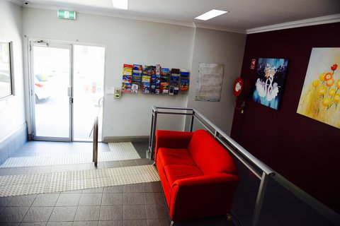 The Emperors Crown Hostel - Accommodation Redcliffe 19