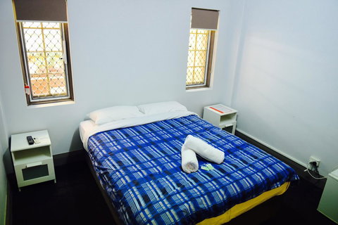 The Emperors Crown Hostel - Accommodation Redcliffe 13