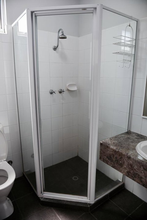 The Emperors Crown Hostel - Accommodation Redcliffe 30