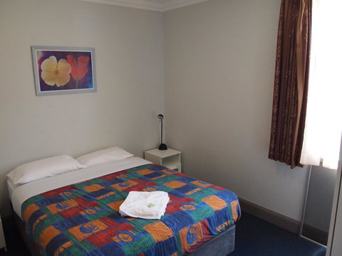 The Emperors Crown Hostel - Accommodation Redcliffe 40