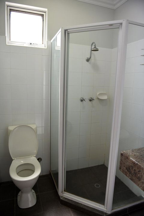 The Emperors Crown Hostel - Accommodation Redcliffe 31