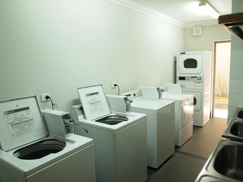 The Emperors Crown Hostel - Accommodation Redcliffe 44