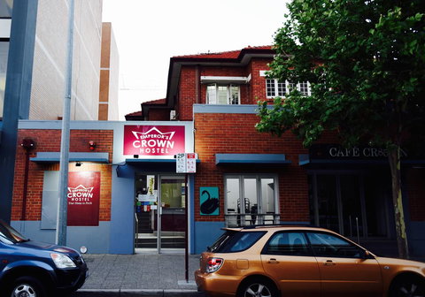 The Emperors Crown Hostel - Accommodation Redcliffe 0