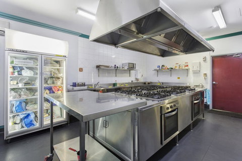 The Emperors Crown Hostel - Accommodation Redcliffe 18