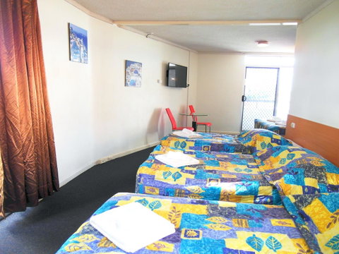 Econo Lodge Rivervale - Accommodation Redcliffe 24