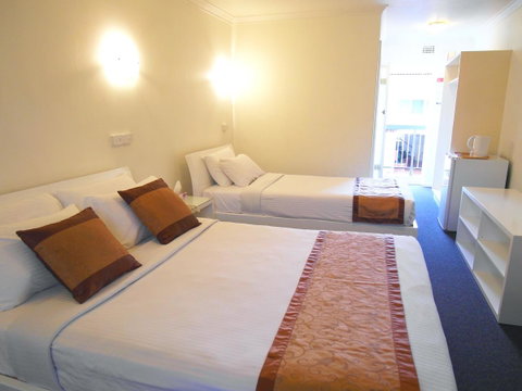 Econo Lodge Rivervale - Accommodation Redcliffe 0