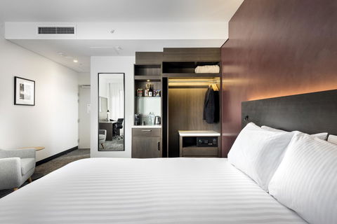Holiday Inn West Perth, An IHG Hotel - Accommodation Redcliffe 12