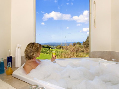 Chimes Spa Retreat - Accommodation Redcliffe 35