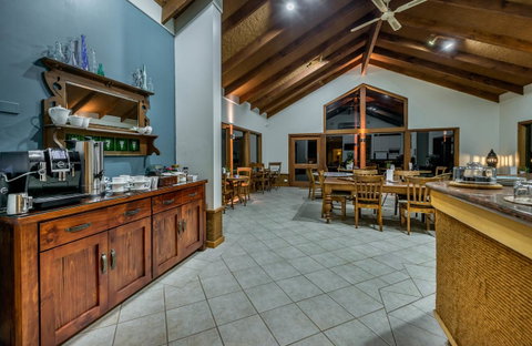Chimes Spa Retreat - Accommodation Redcliffe 5