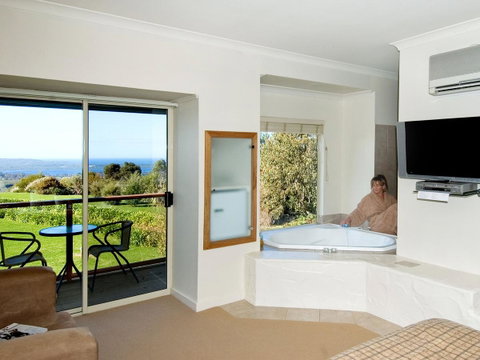 Chimes Spa Retreat - Accommodation Redcliffe 38