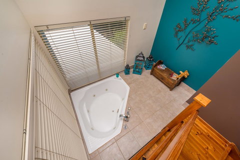 Chimes Spa Retreat - Accommodation Redcliffe 11