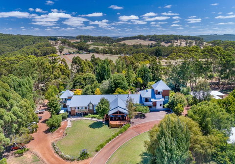 Chimes Spa Retreat - Accommodation Redcliffe 3