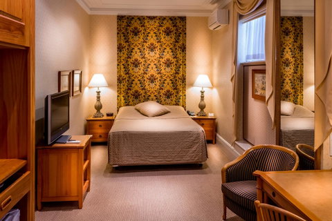European Hotel - Accommodation Redcliffe 11