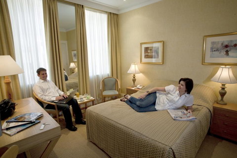 European Hotel - Accommodation Redcliffe 8