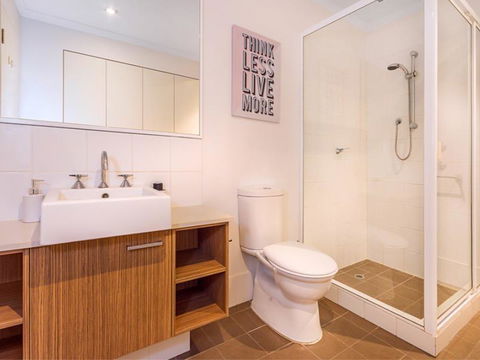 Home Apartment - Perth City Centre - Free WiFi - Accommodation Redcliffe 3