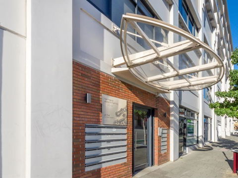 Home Apartment - Perth City Centre - Free WiFi - Accommodation Redcliffe 4